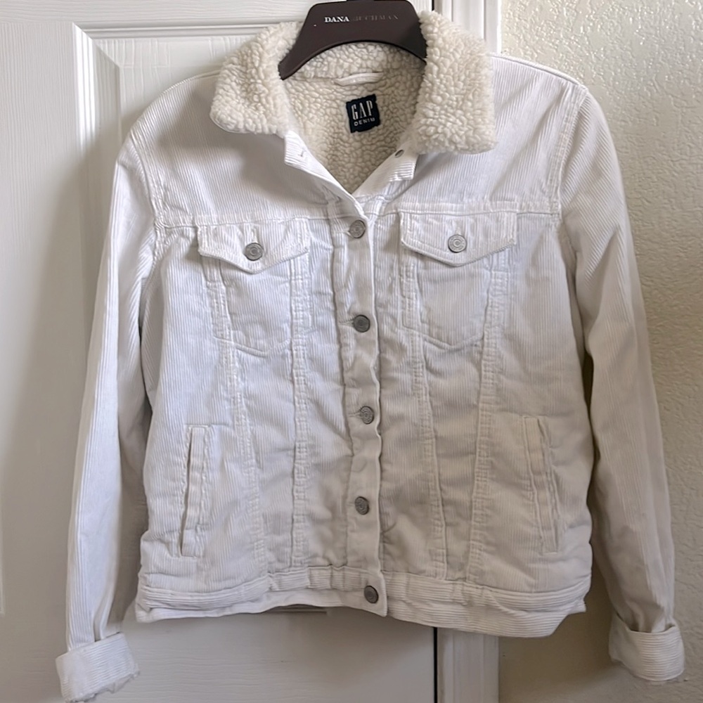 Medium white jean jacket lined with sherpa. It is both warm and cute to throw on